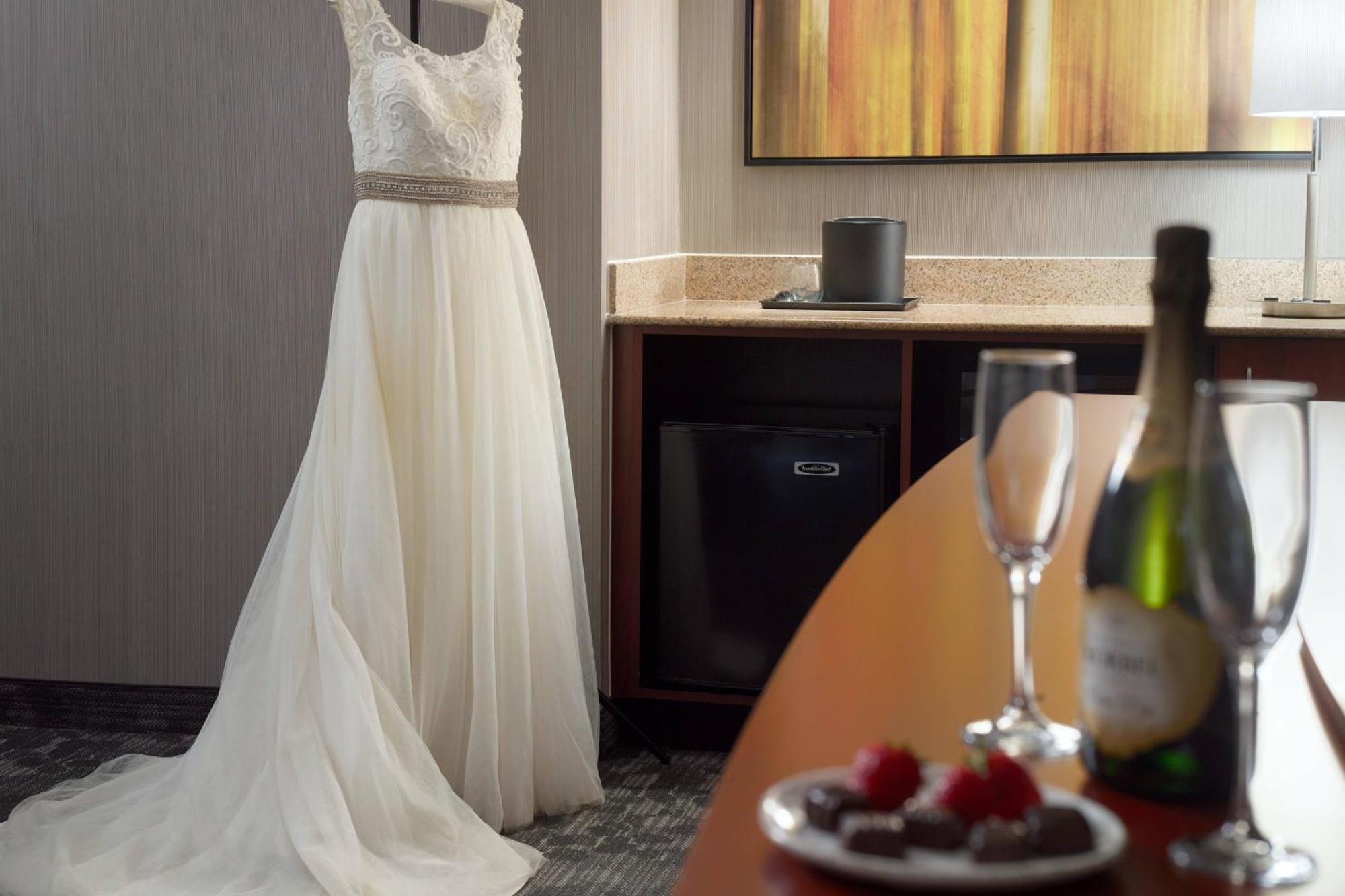Готель Courtyard By Marriott Raleigh Кері Екстер'єр фото