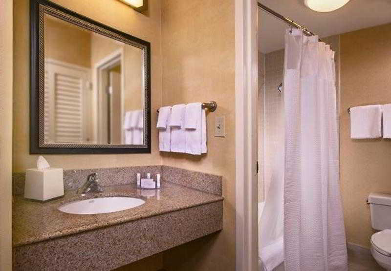 Готель Courtyard By Marriott Raleigh Кері Екстер'єр фото